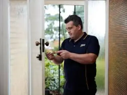 Emergency Locksmith vs Regular Locksmith: What’s the Difference?